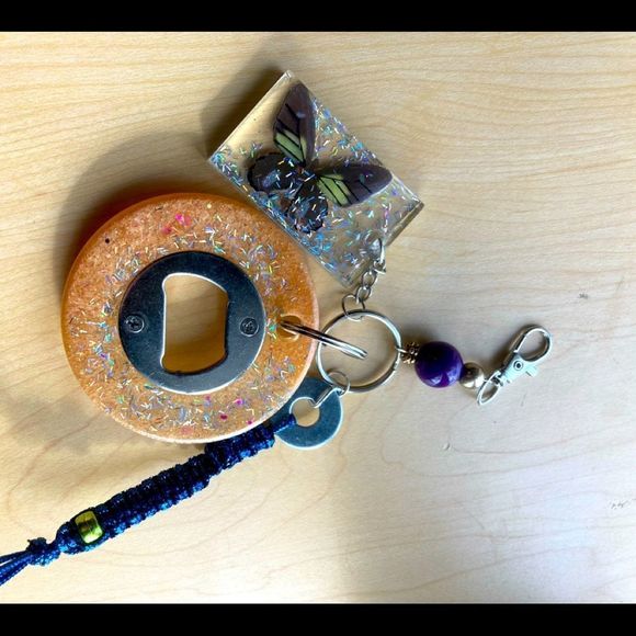 Bottle opener keychain - Picture 1 of 17